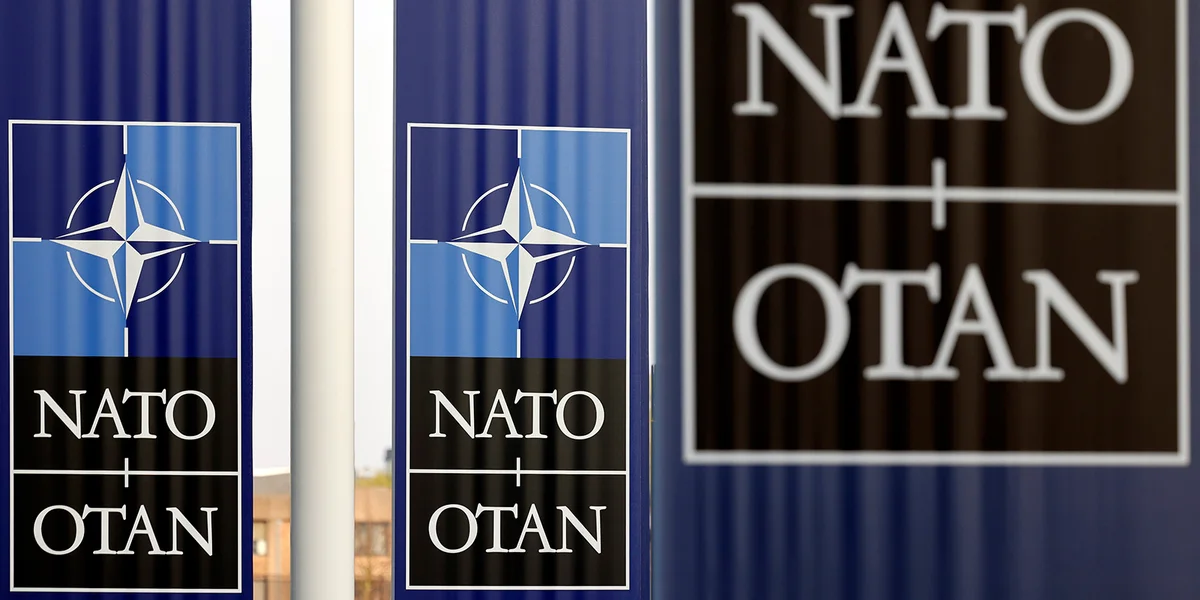 D’Ukrain soll um NATO-Sommet nei Milliarde fir Militärhëllef versprach kréien | © picture alliance / Panama Pictures | Christoph Hardt