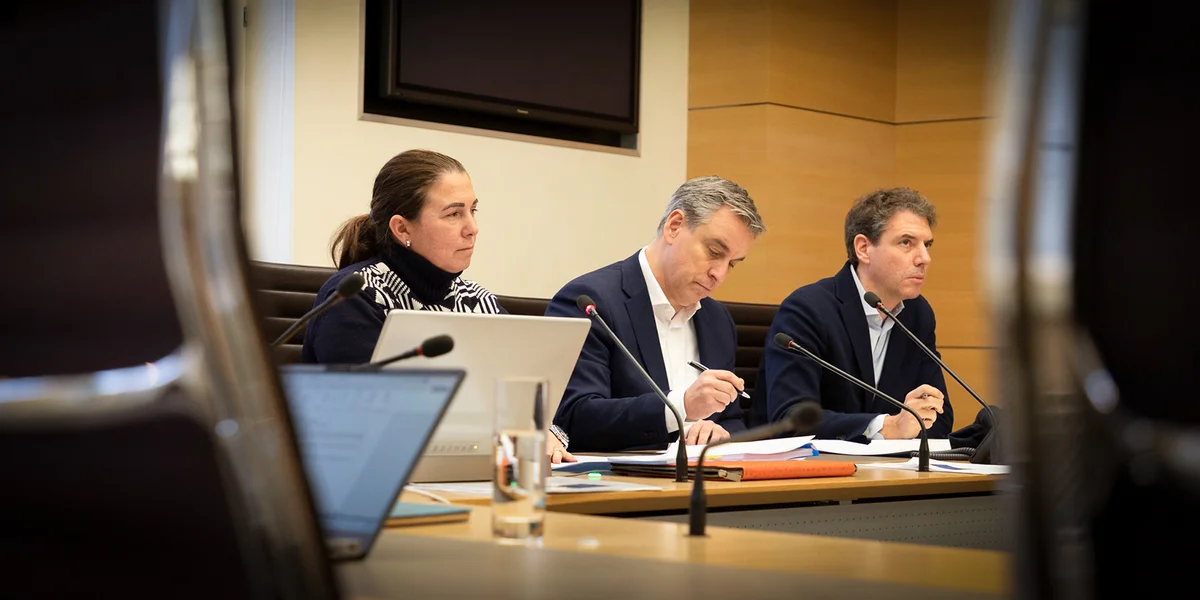 Logementsminister Meisch feelt bei Kommissiounssëtzung zum Theema Locatairen | © Chambre des députés