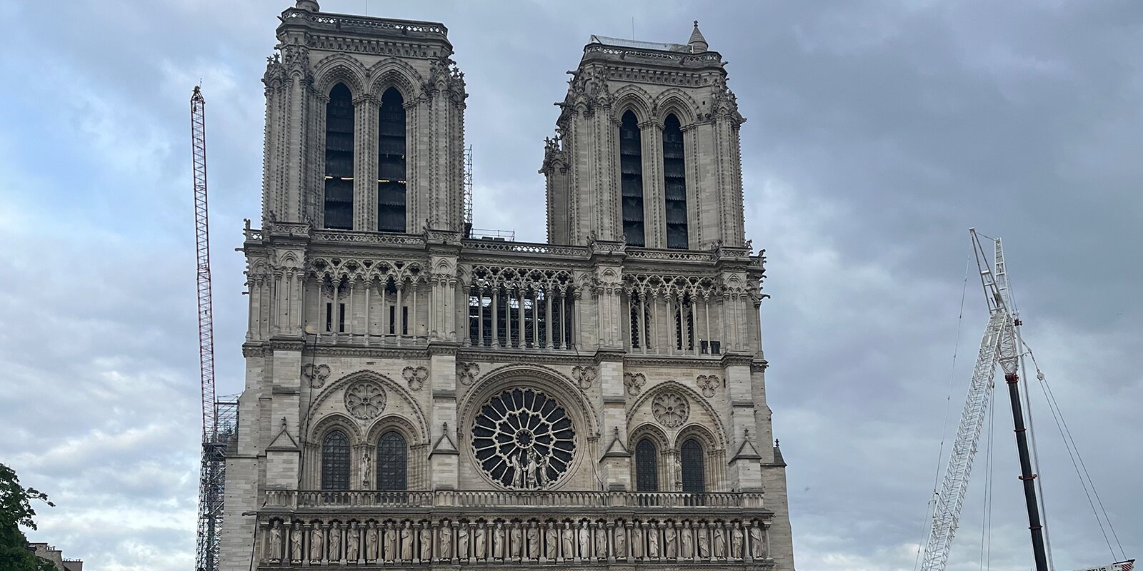 Notre Dame zu Paräis: Wou sinn d'Aarbechte fir den Opbau drun?