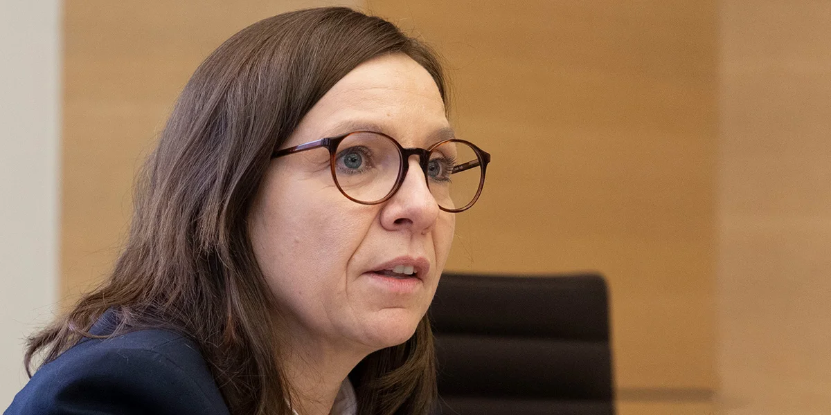 Héichschoulministesch Stéphanie Obertin wëllt mat der Sorbonne Kontakt ophuelen