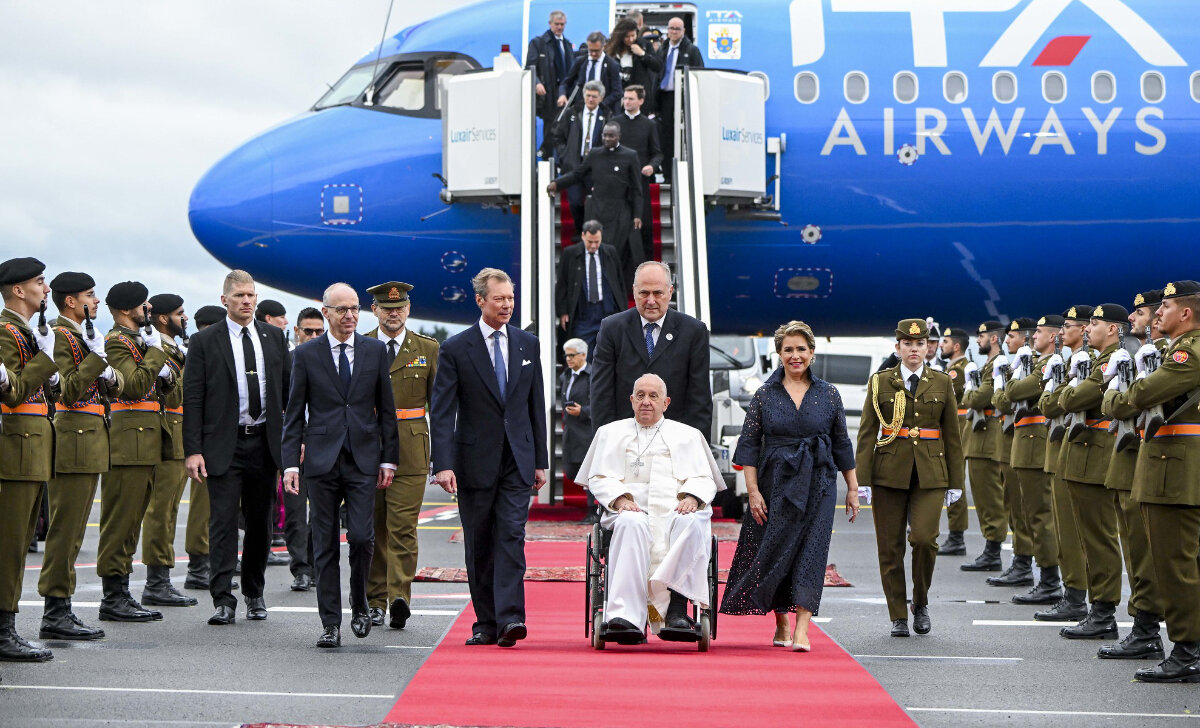 D'Arrivée vum Poopst um Findel. | © SIP / Frédéric Sierakowski