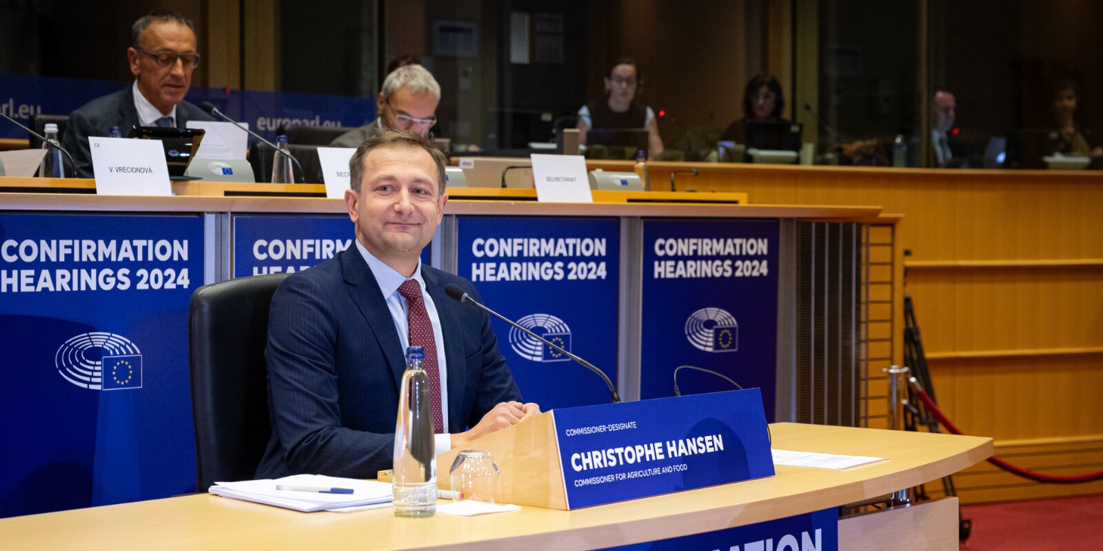 EU | © Bei sengem “Hearing” am Europaparlament iwwerzeegt de Christophe Hansen eng large Majoritéit vun Europadeputéiert. Seng Äntwerte goufe queesch duerch d’Parteien als kompetent, gutt präparéiert an gutt presentéiert bewäert.