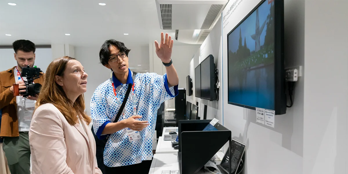 D'Digitaliséierungsministerin Stéphanie Obertin bei der Entreprise NTT a Japan | © SIP / Emmanuel Claude