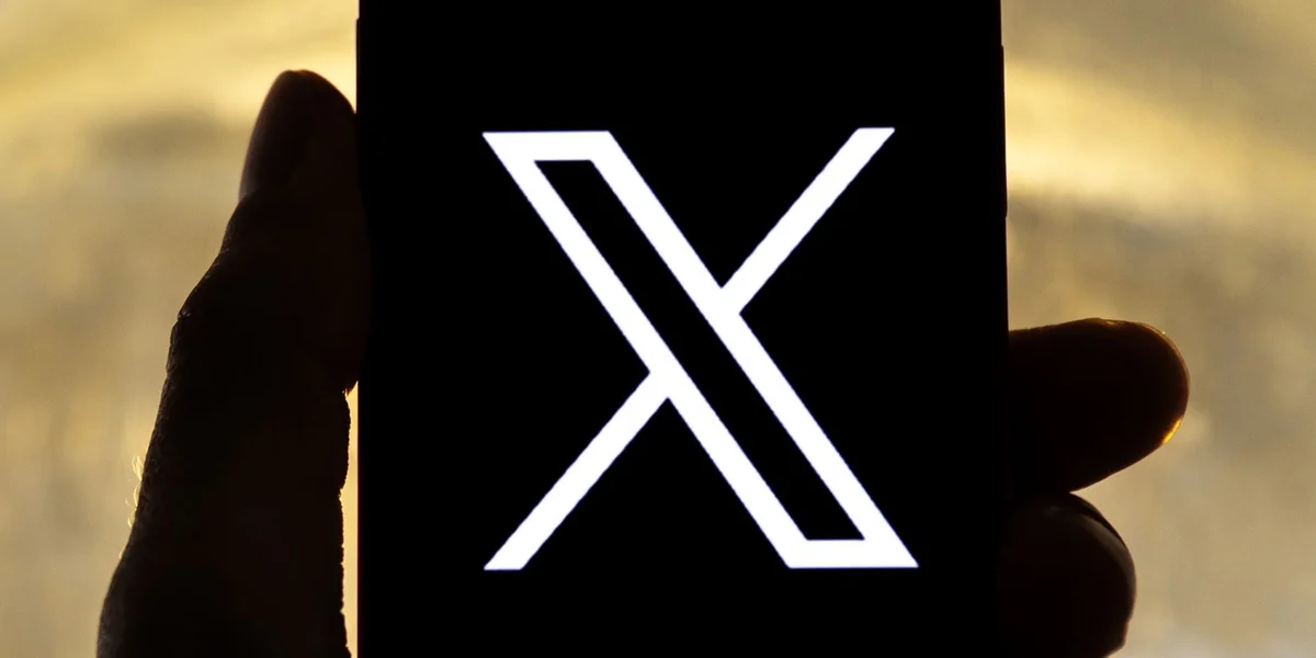 © EPA/ETIENNE LAURENT