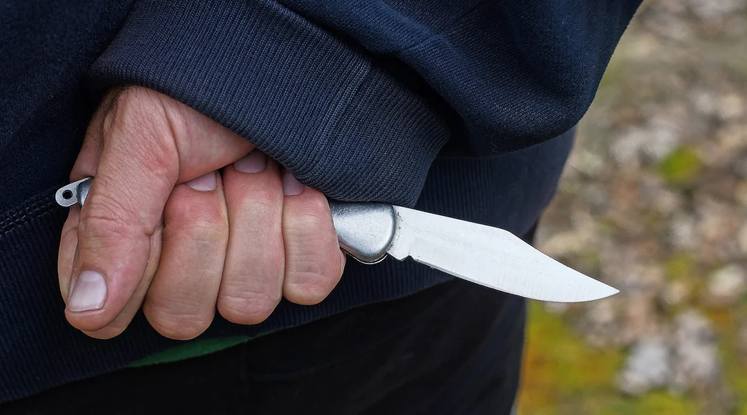 Bierchem: Affer op eng Plaz gelackelt an da vun dräi Persoune bedreet a beklaut ginn