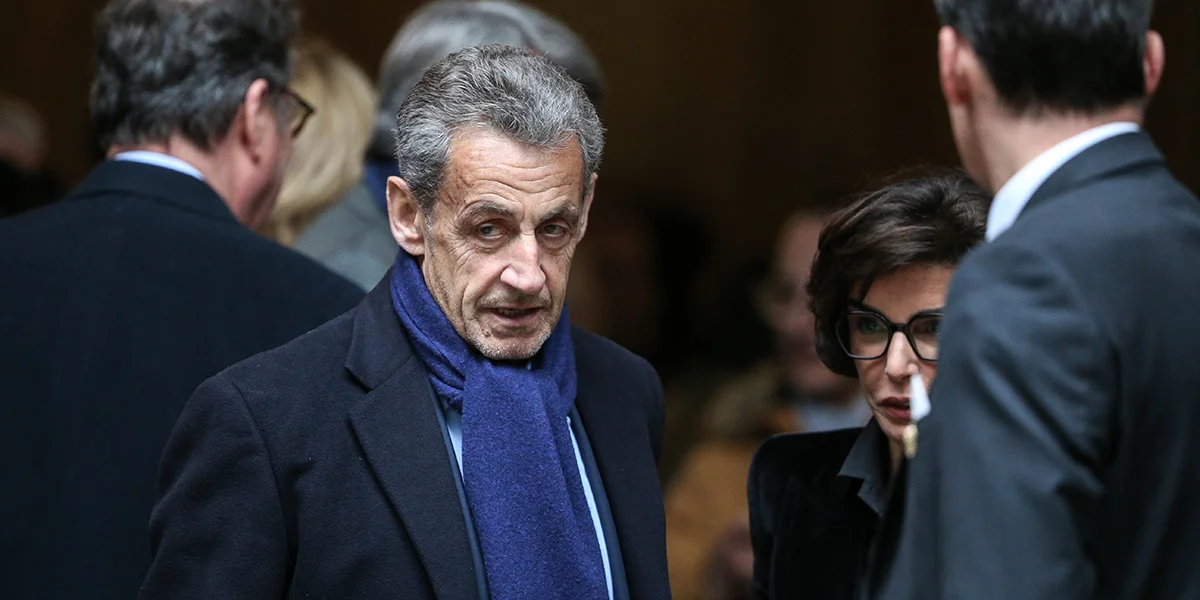 Cour d'appel zu Paräis decidéiert haut, ob den Nicolas Sarkozy nees fräi kënnt  | © picture alliance / NurPhoto | Michel Stoupak