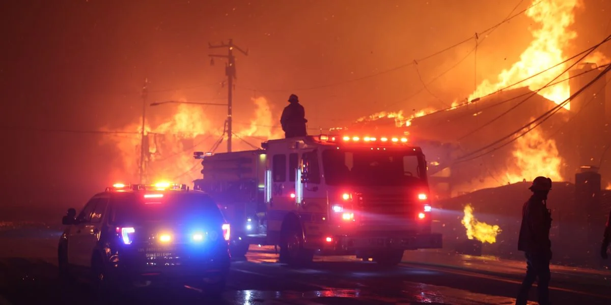 E Bëschbrand am amerikanesche Staat Washington huet Honnerte Gebaier zerstéiert  | © picture alliance / Photoshot | -