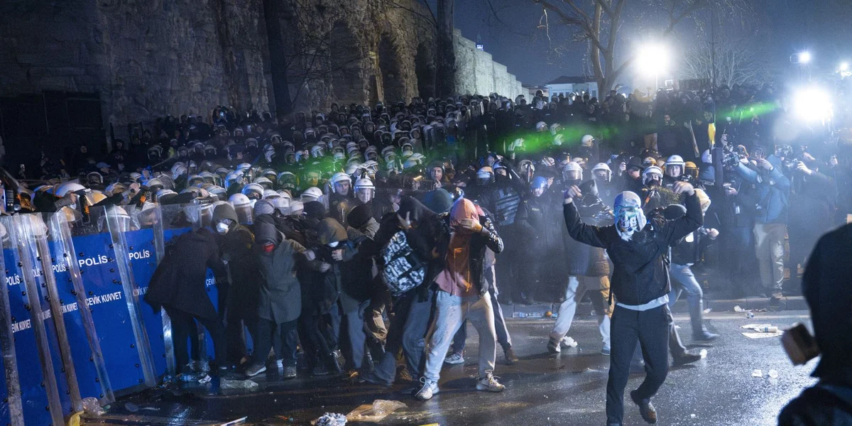 Tierkei: Demonstrante fuerderen de Récktrëtt vun der Regierung | © picture alliance / NurPhoto | Umit Turhan Coskun