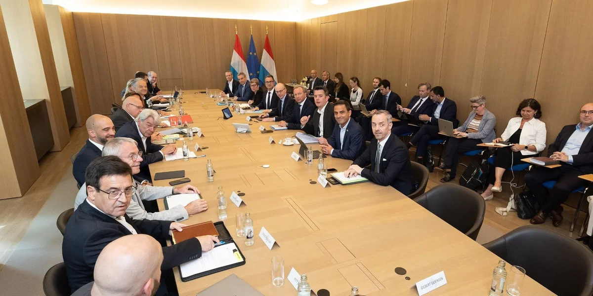 Gewerkschaften, Patronat an d'Regierung setzen nees zesummen um Dësch | © 	SIP / Claude Piscitelli