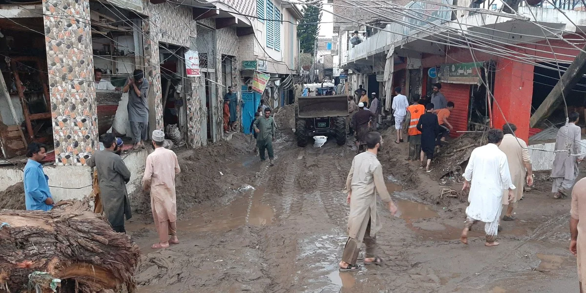 No Iwwerschwemmungen: Pakistanesch Autoritéite mellen iwwer 300 Doudeger 