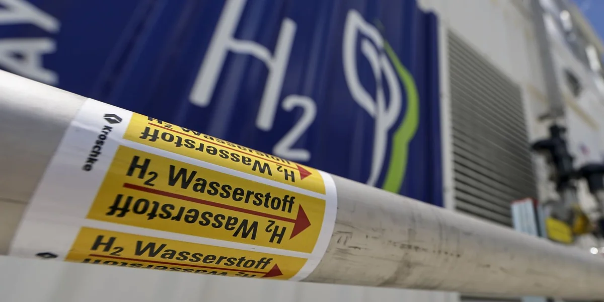 Zu Käerjéng soll geschwë grénge Waasserstoff produzéiert ginn | ©  EPA/CHRISTOPHER NEUNDORF