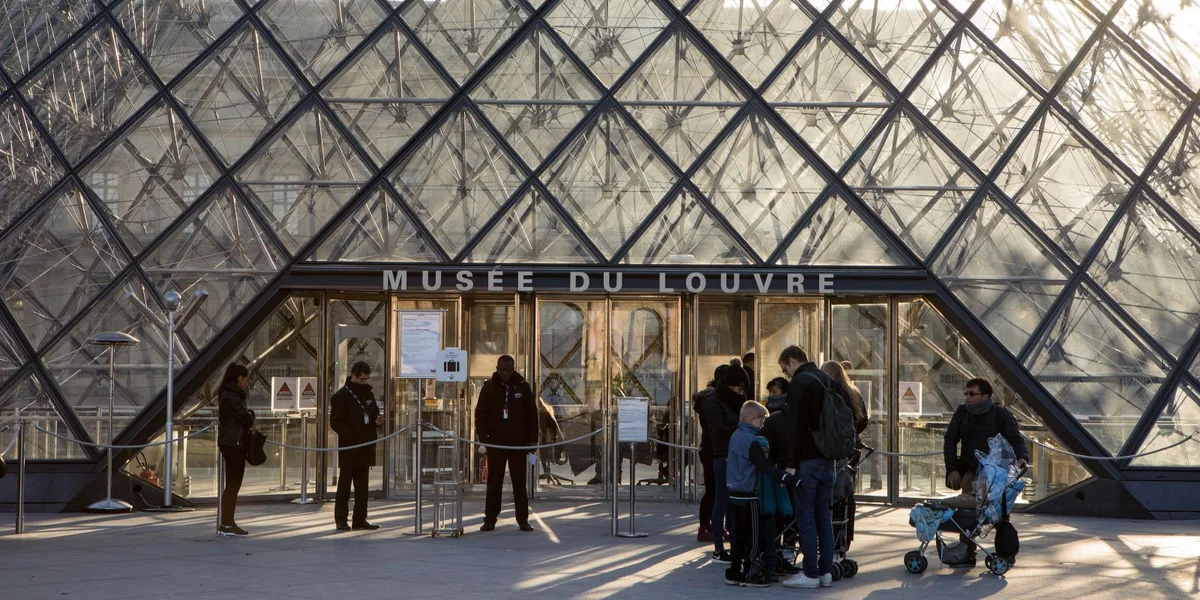 Louvre-Musée zu Paräis kritt een neien Direkter no Récktrëtt vun der Laurence de Cars | © Bigstock