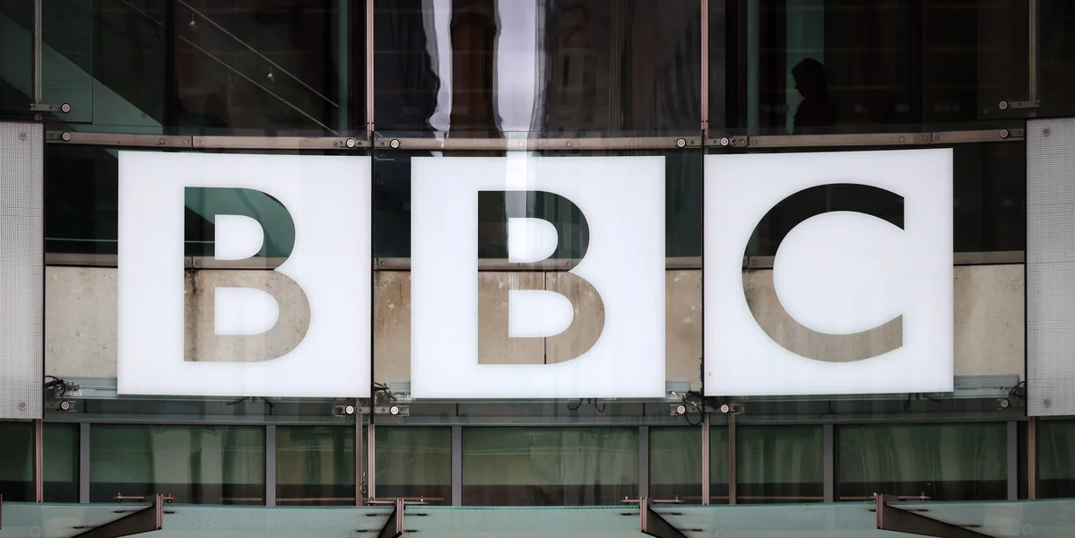 "BBC muss kämpfen fir säi Journalismus ze verdeedegen" | © EPA/ANDY RAIN