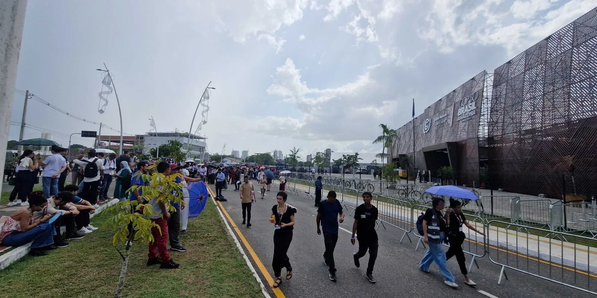 Leit waarde baussen nom Brand op der COP30 | © picture alliance/dpa | Larissa Schwedes