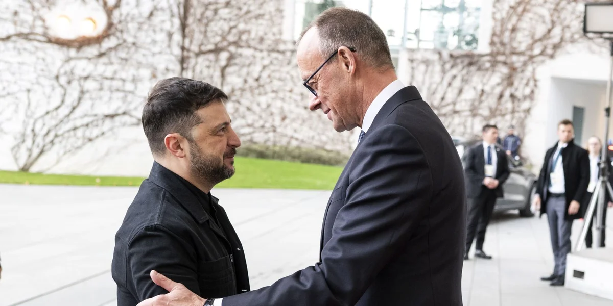 Wolodymyr Selenskyj gëtt vum däitsche Bundeskanzler zu Berlin empfaangen | © EPA/Guido Bergmann