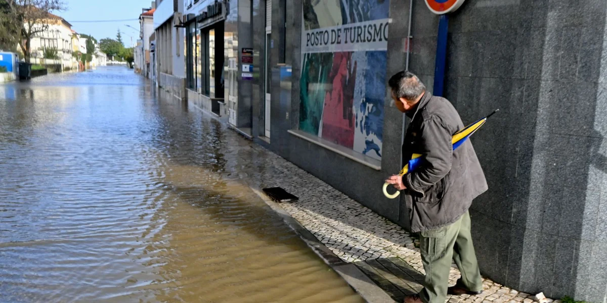 © EPA/CARLOS BARROSO