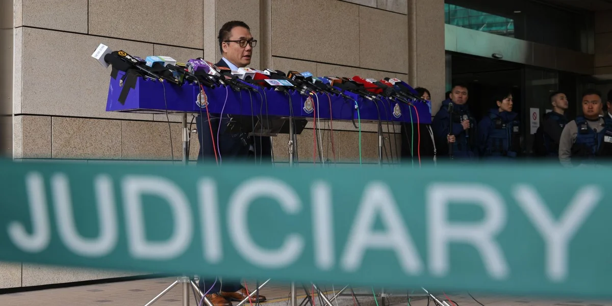 20 Joer Prisong: Schaarf Kritik um Urteel géint Demokratie-Aktivist Jimmy Lai  | © EPA/MAY JAMES