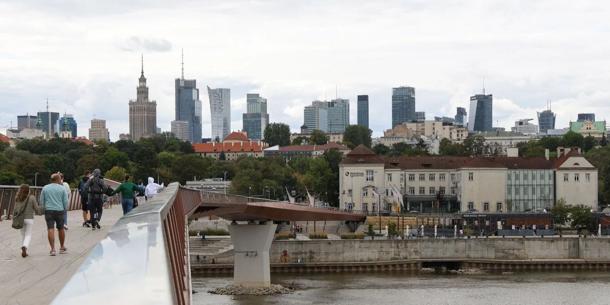 D'Wirtschaft a Polen boomt: Wéi erliewen d'Leit den Opschwong an hirem Land? | © EPA/PAWEL SUPERNAK POLAND OUT