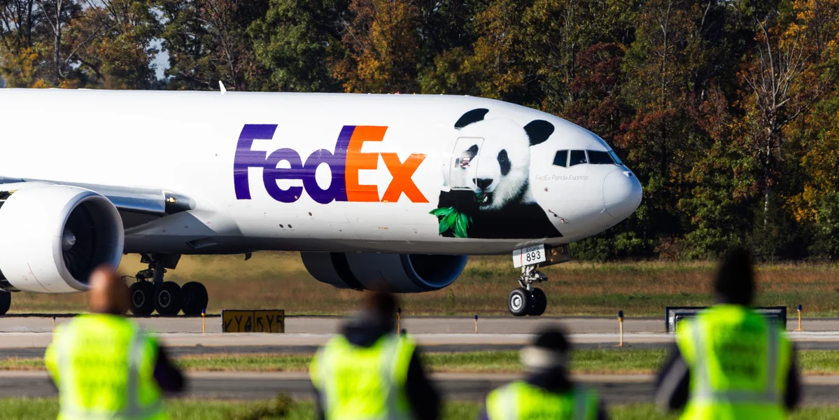 Fedex klot géint US-Regierung: Scho bezuelt US-Douanstaxe sollen zeréckbezuelt ginn | © EPA/JIM LO SCALZO