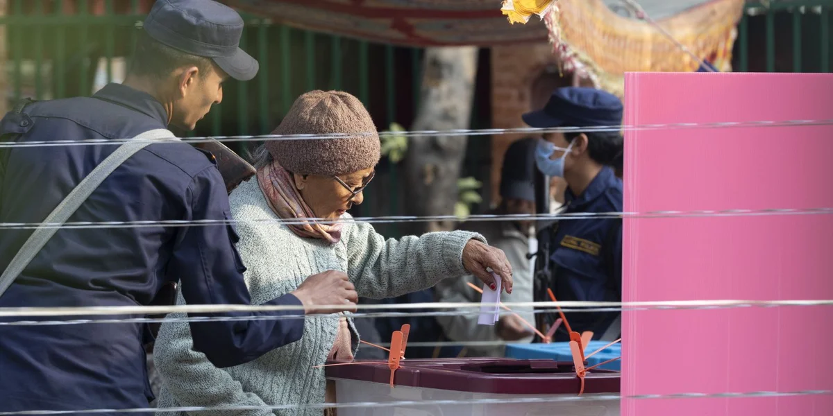 Neit Parlament no Protester, déi zu Récktrëtt vu Regierungschef gefouert hunn  | ©  EPA/NARENDRA SHRESTHA