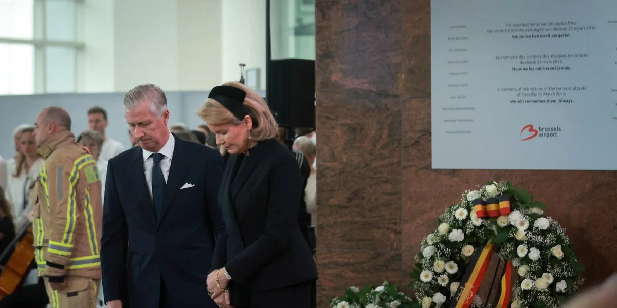 Déi belsch Kinnekskoppel am Kader vun der Commemoratioun 10 Joer no den Terrorattentater zu Bréissel | © EPA/Olivier Hoslet