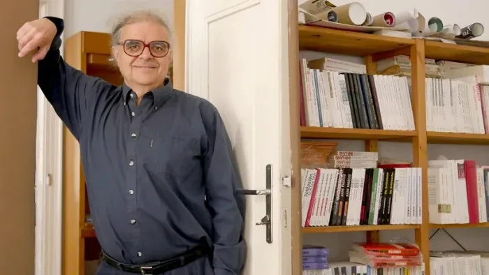 "Dat erënnert scho ganz staark u virmodern Strofregimmer" | © Mario Lang