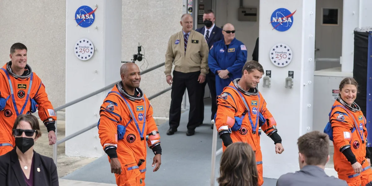 Jeremy Hansen (Kanada), Victor Glover (USA), Reid Wiseman (USA), Christina Koch (USA)  | © EPA/CRISTOBAL HERRERA-ULASHKEVICH