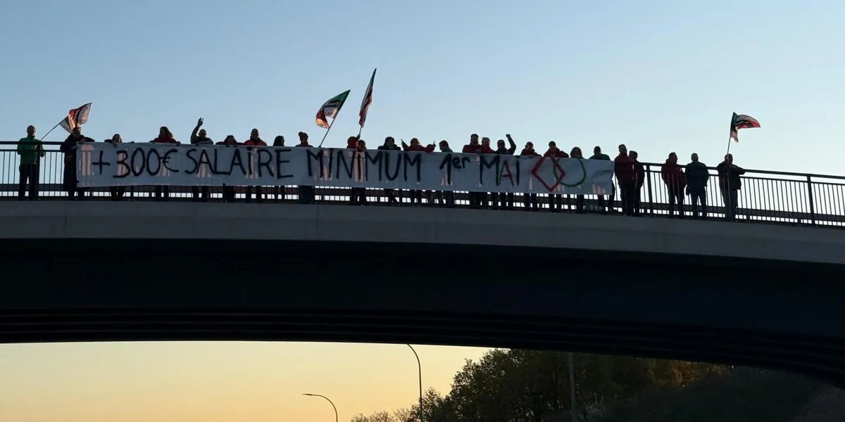 Aktioun vun der Gewerkschaftsfront OGBL/LCGB op enger Bréck iwwer der Diddelenger A3 | © Moris Garzaro