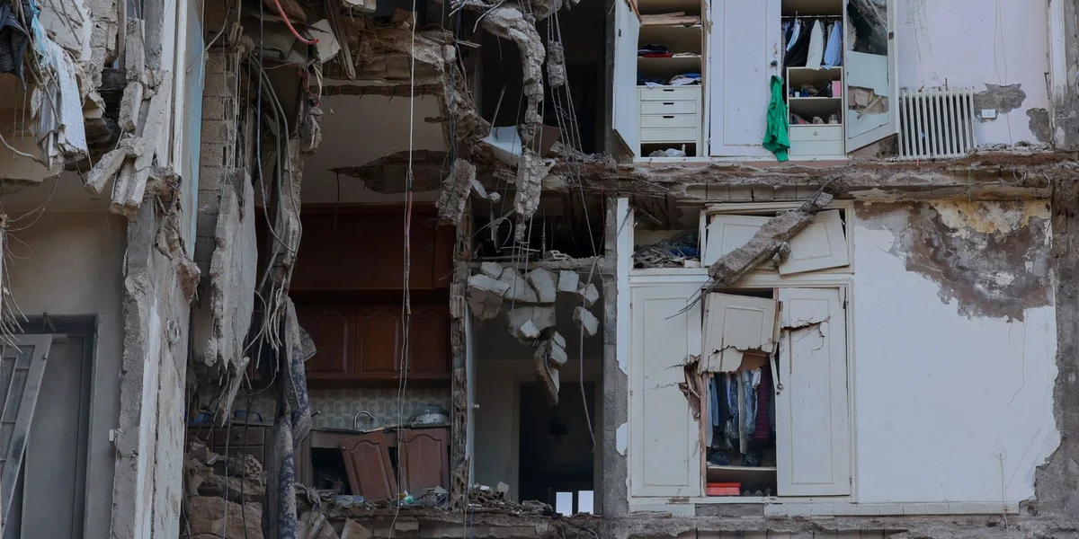 En zerstéiert Haus zu Beirut am Libanon no den israeelesche Loftugrëff | © EPA/WAEL HAMZEH