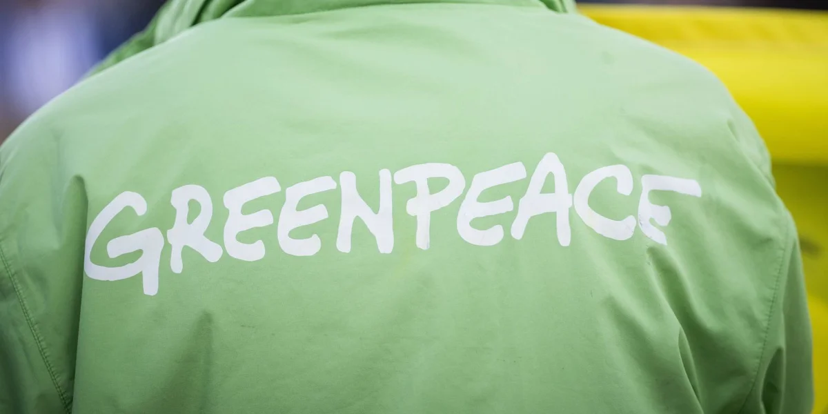 Greenpeace bedeelegt sech un der "Global Sumud Flotilla" déi Richtung Gaza fiert | © picture alliance / photothek.de | Juliane Sonntag