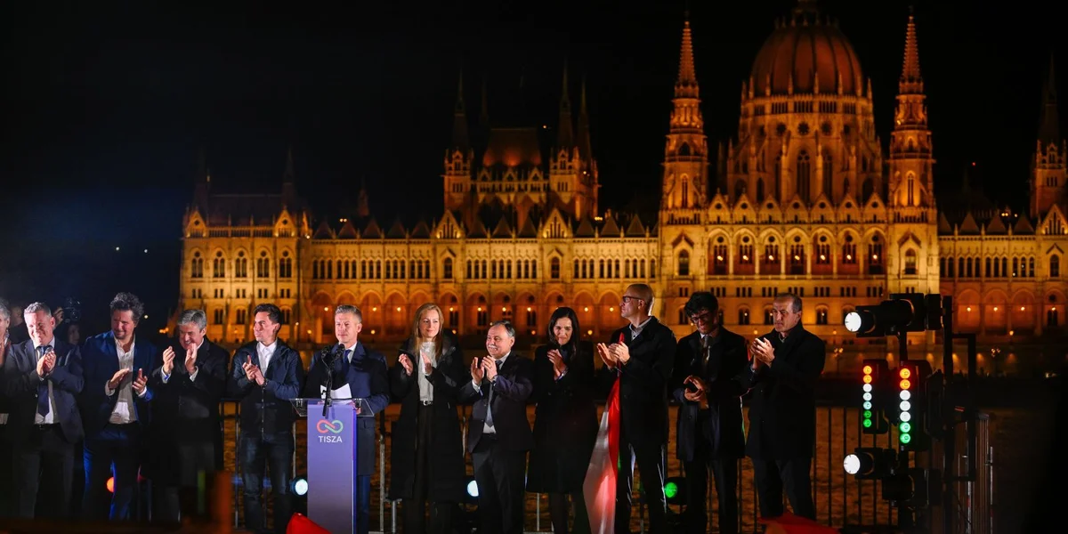 Budapest: Tisza-Partei vum Péter Magyar gewënnt Walen | ©  EPA/Robert Hegedus HUNGARY OUT
