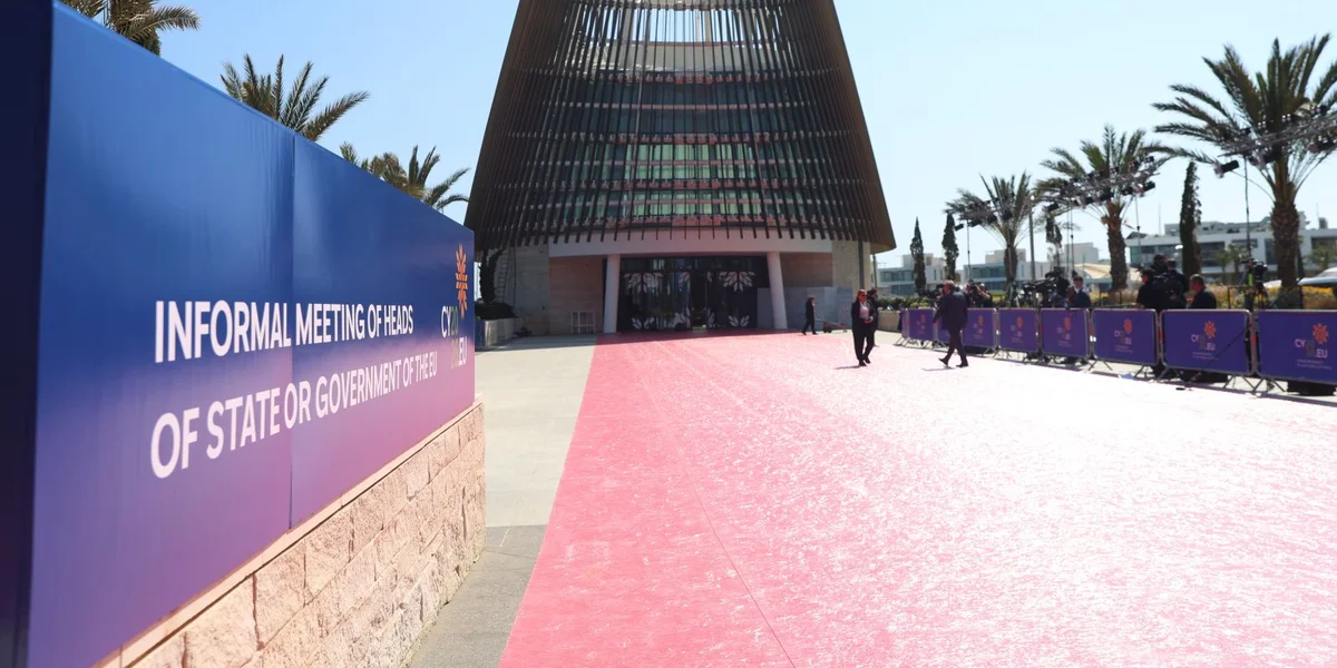 Nom Ophiewe vum Orbán-Veeto: EU wëllt iwwer Ukrain-Bäitrëtt verhandelen | © EPA/GEORGE CHRISTOFOROU