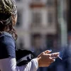 39 % vun deene Jonken tëschent 16 a 24 Joer hu wéinst Stress ugefaangen ze fëmmen | © EPA/TOLGA AKMEN