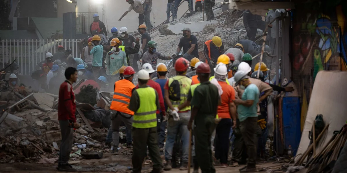 Weidert Äerdbiewen a Venezuela: Iwwer 1.400 Doudeger, 50.000 Vermësster | © EPA/RONALD PENA R