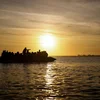 230 Leit op just engem Boot sinn iwwer den Äermelkanal a Groussbritannie gefuer | © EPA/YOAN VALAT