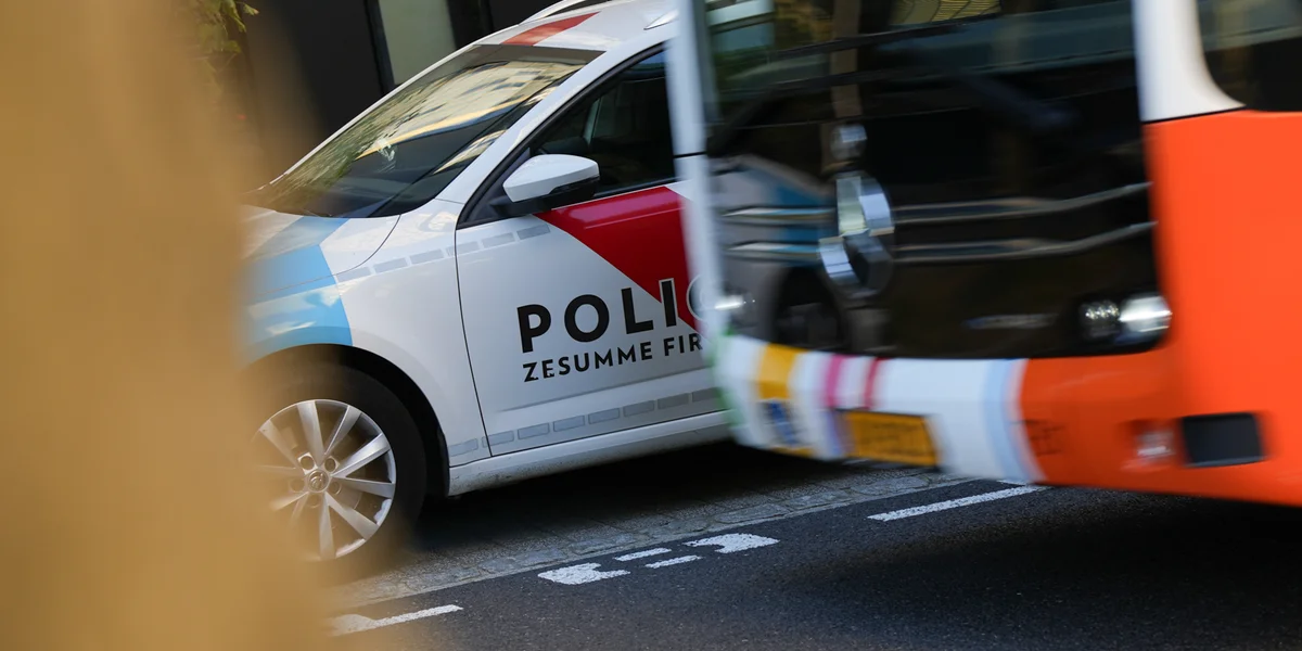 Am Bus zu Gaasperech geklaut: Dräi verdächteg Meedercher festgeholl | © Radio 100,7