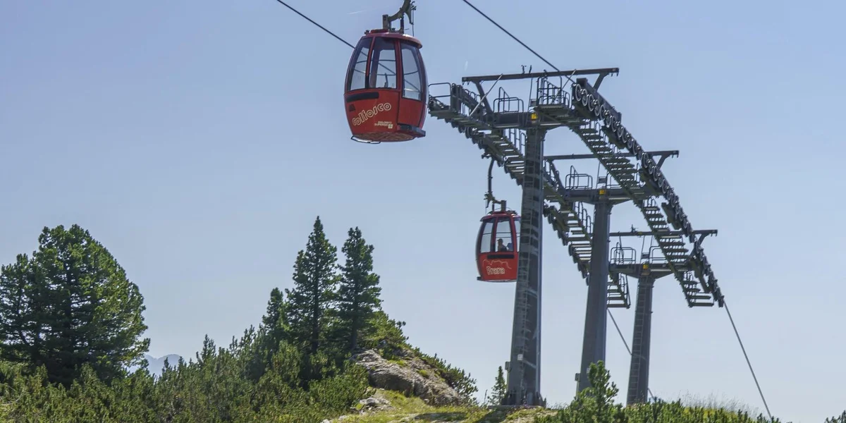Seelbunn-Kabinn mat Kran kollidéiert: 23 Leit ginn op der Alpe d'Huez blesséiert | © picture alliance / imageBROKER | Stephan Suehling