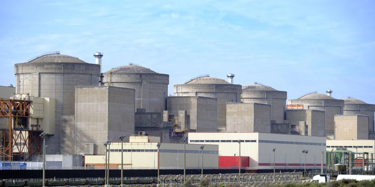 Gréisst franséisch Atomzentral ofgeschalt: De Grond sinn 200 Tonne Jelliskäpp | © picture alliance / imageBROKER | Monasse T/Andia.fr