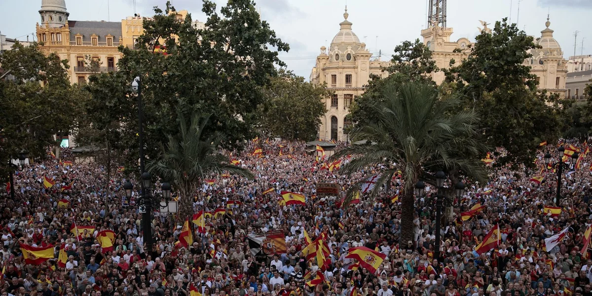 Exklav Ceuta: Dausende Mënsche gi géint d‘Regierung zu Madrid op d'Strooss | © EPA/Biel Alino
