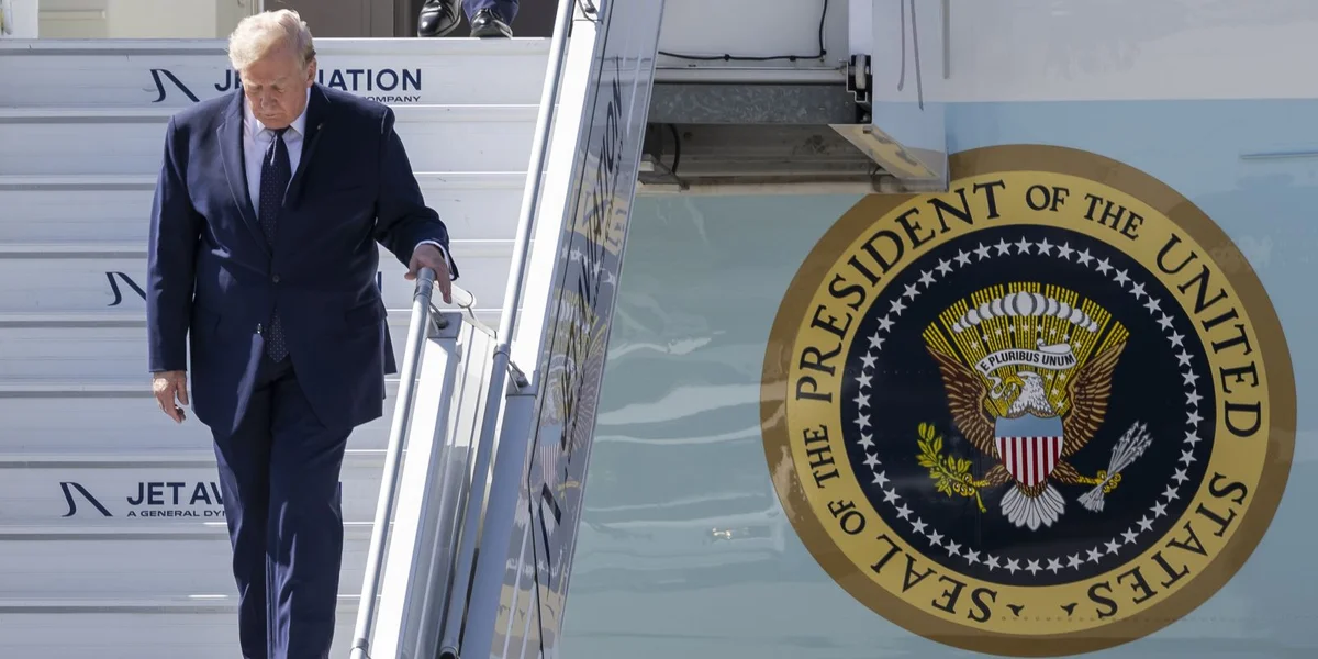 Vermëschung vu Berufflechem a Privatem? Trump-Visitt an Irland gëtt kritiséiert | © EPA/MARTIAL TREZZINI