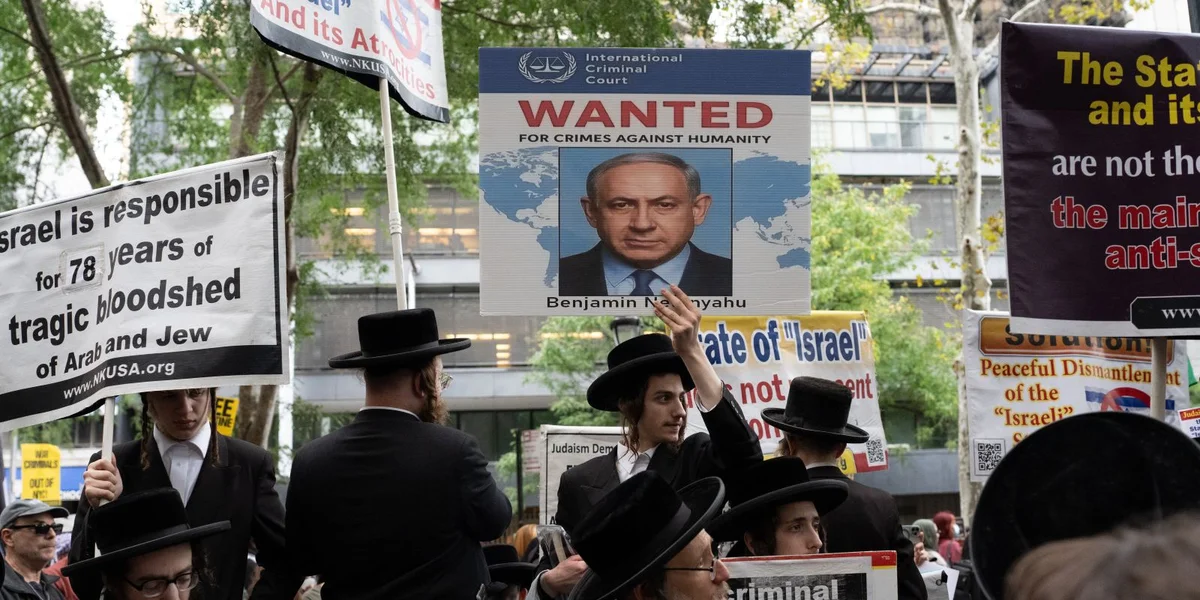 Demonstratioun virum UN-Gebai zu New York wärend dem israeelesche Premier Benjamin Netanjahu senger Ried virun der UN-Vollversammlung | © EPA/GABRIEL PEVIDE