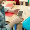 Brauch et no der schlechter Pisa-Etüd nach e méi strengt Handyverbuet an de Schoulen? | © Adobe Stock