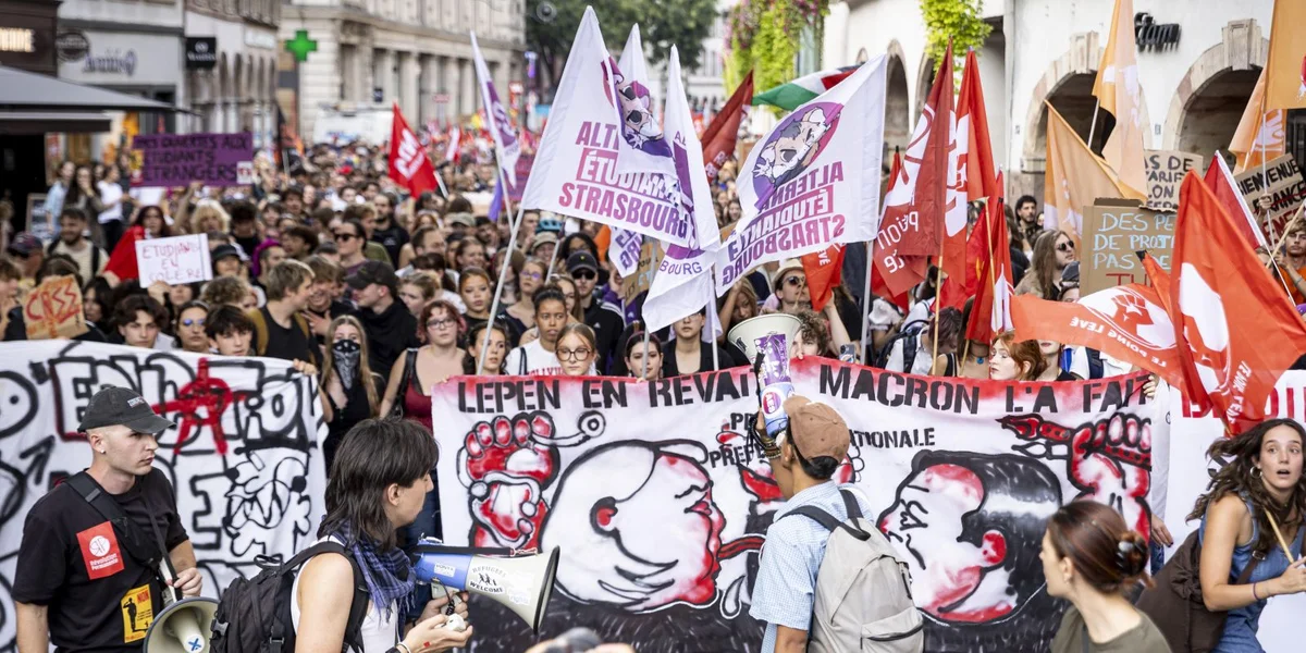 Eskalatioun bei Schülerstreik wéinst ënnerfinanzéierte Schoulen a Frankräich | © picture alliance / NurPhoto | STR