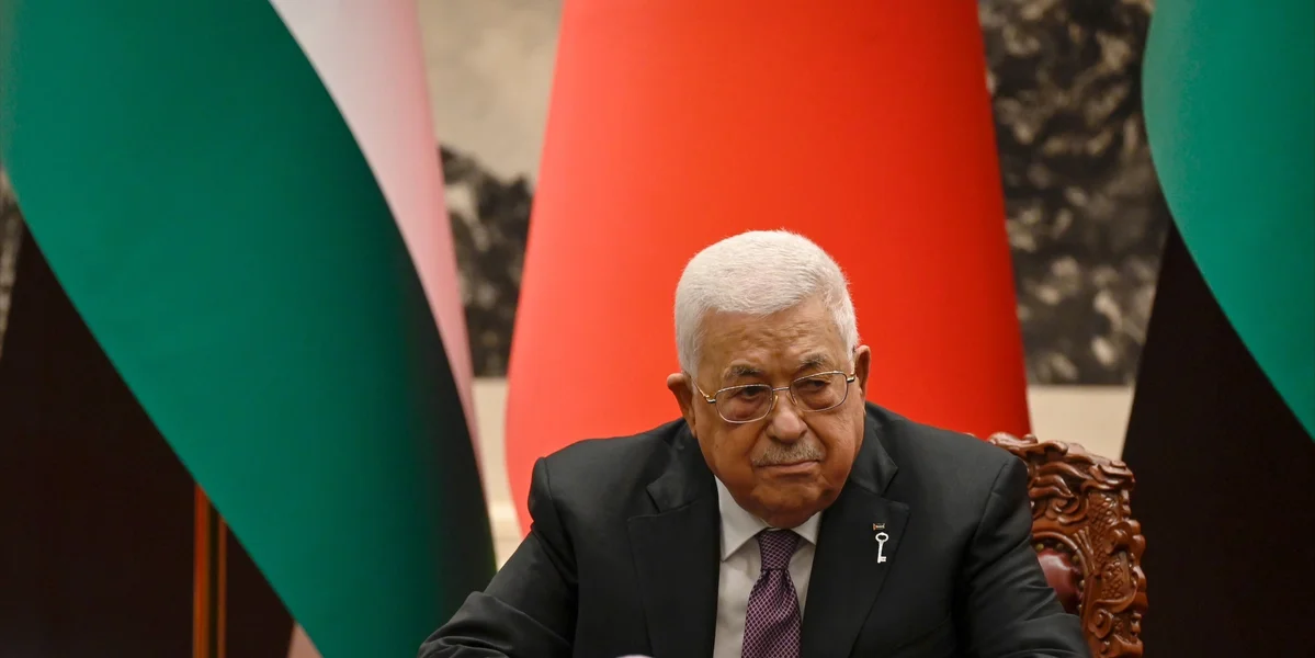 Palestinensesche President Mahmud Abbas réckelt Parlamentswalen ëm ee Joer no hannen | ©  EPA/JADE GAO / POOL