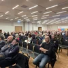 Ugespaante Stëmmung bei der Infoversammlung iwwer d'Feierbakterie a vill oppe Froen | © Max Voncken