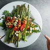 Mat spezielle Forschetten oder Stäbercher zu engem bessere Siedegungsgefill | © vitaliymateha / Pexels