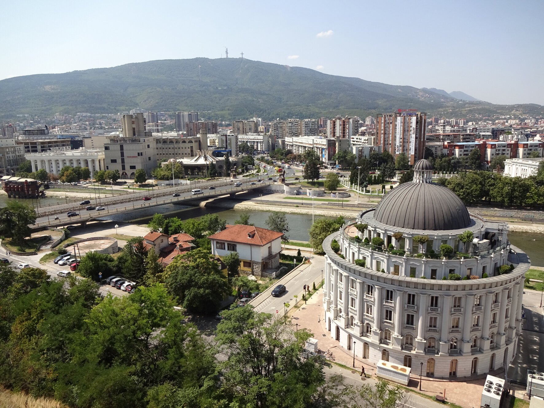 Nordmazedonesch Postkaarte vum Guy Helminger – Skopje.